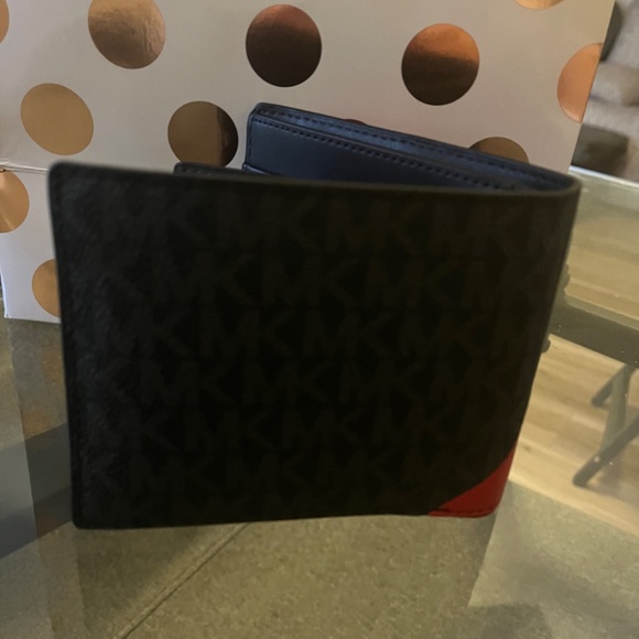 Wallets - Picture 3 of 6